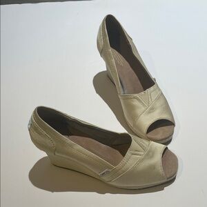 Toms Cream Wedge Shoes